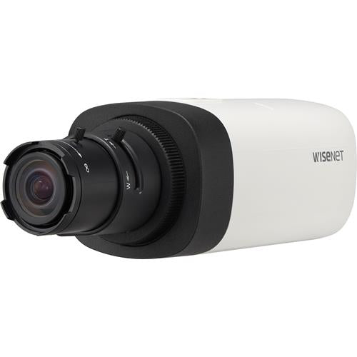Hanwha Wisenet 4MP surveillance security camera with dual power